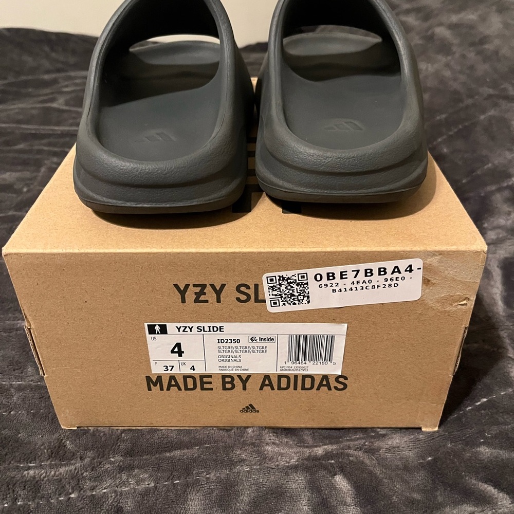 Slate Grey Yeezy Slides, Size 4